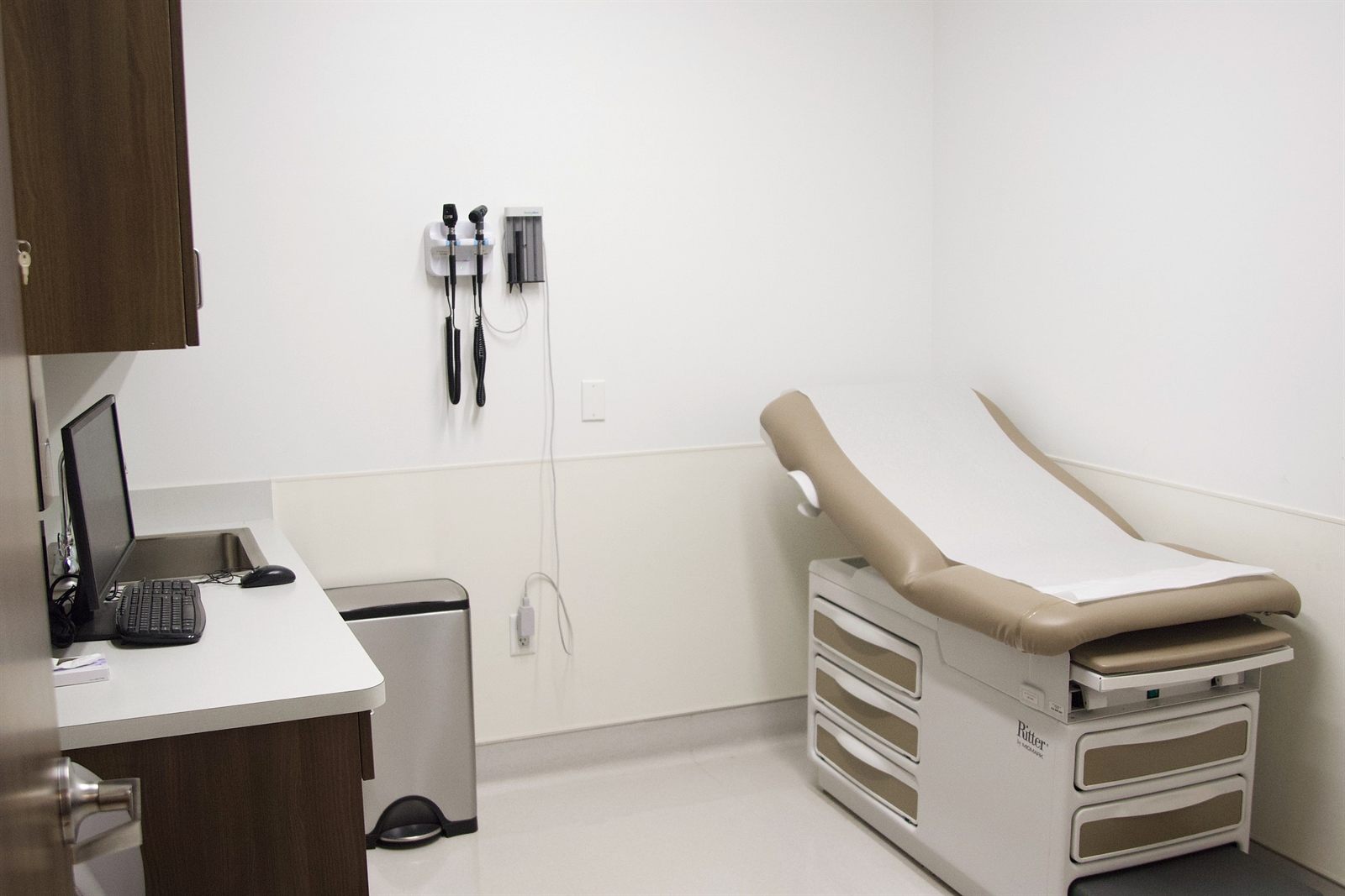 An exam room at the Fountain Hills Medical Clinic, with a desk and a sink.
