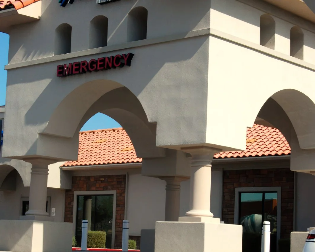 The emergency entrance at Fountain Hills Emergency Room, with the EMERGENCY sign above the arch.